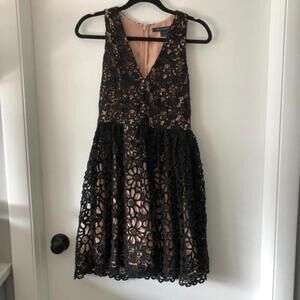 French Connection Size‎ 2 Lace Plunge Neck Daisy Fit & Flare Dress